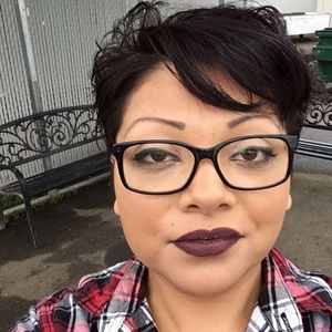 Meet your Posher, Kyrie